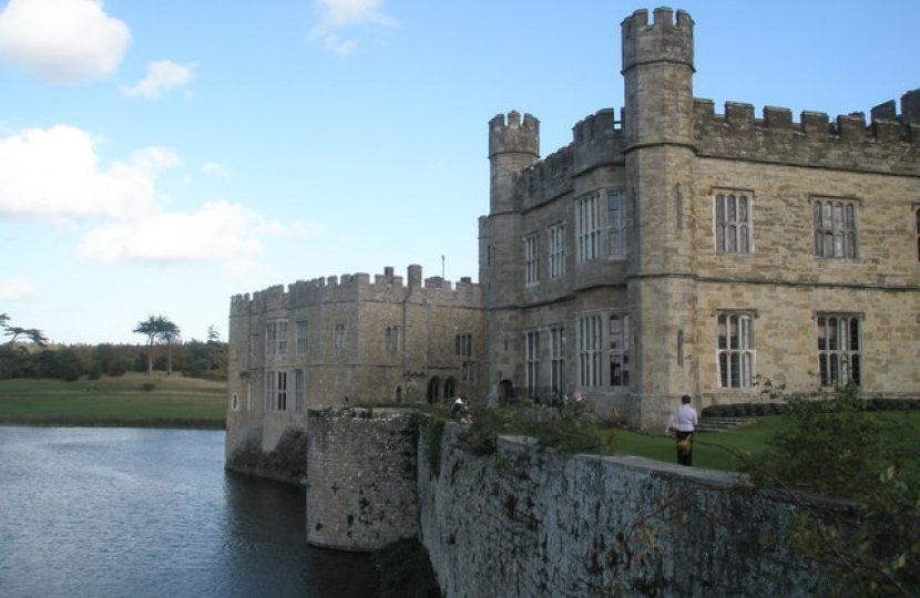 "Autumn in the grounds at Leeds Castle (8) - geograph.org.uk - 1556271" by Bashe